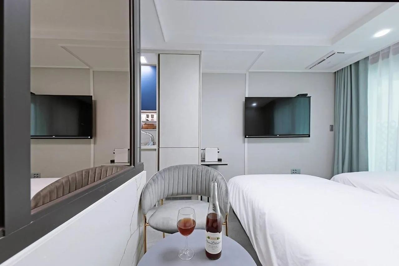 Hotel Elmomento Gwangan Busan 0*,  Südkorea